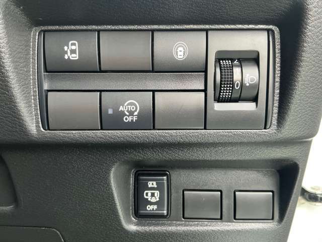 人気の電動スライイドドア付き！両手が塞がっていても足でも開けれるハンズフリー機能付きです。