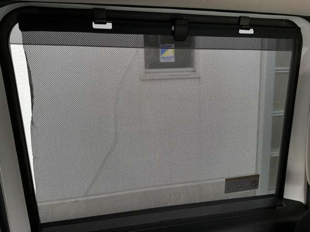 夏も快適のロールサンシェード付！