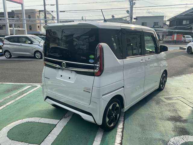 衝突被害軽減ブレーキや前後踏み間違い防止アシストなど安全装備も充実しています。