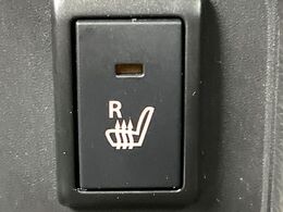 【シートヒーター】寒い日に重宝するシートヒーター！エアコンより早く温まってくれるので寒がりの人も安心ですね♪エアコンの温風は乾燥するから苦手、という方にもをおすすめです。