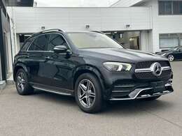 人間工学に基づき、機能面を最優先して作られているデザインですので流行り廃りがなく飽きが来ないデザインがメルセデスベンツの真骨頂となっております。末長くご愛用頂けます。