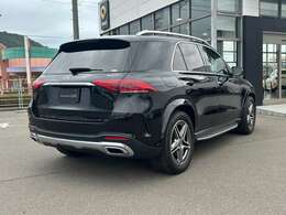 当店ではメルセデスベンツの定める100項目に及ぶ納車前の法定点検整備を無料で実施後、ご納車しております。当店では2年間の長期保証を無償付帯しておりますのでご安心してご検討ください。