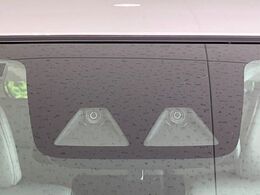【スマートアシスト】走行中に前方の車両等を認識し、衝突しそうな時は警報とブレーキで衝突回避と被害軽減をアシスト。より安全にドライブをお楽しみいただけます。