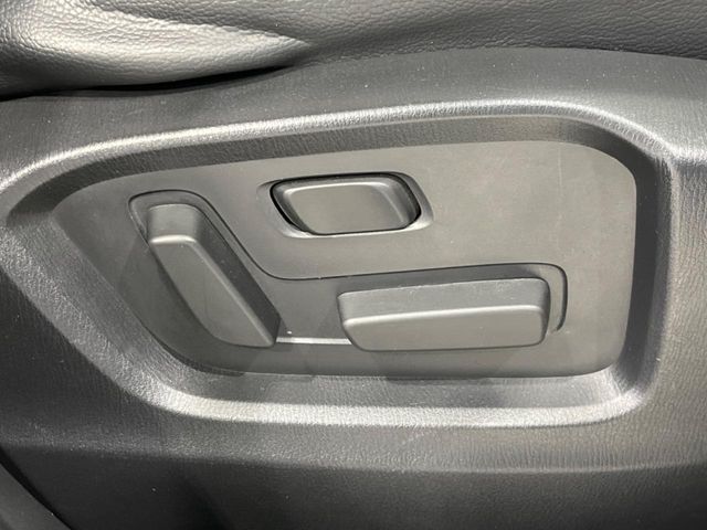 【パワーシート】スイッチ一つで簡単にシートの微調整が可能！電動だから力もいりません！快適なシートポジションにセットして、快適なドライブをお楽しみください。
