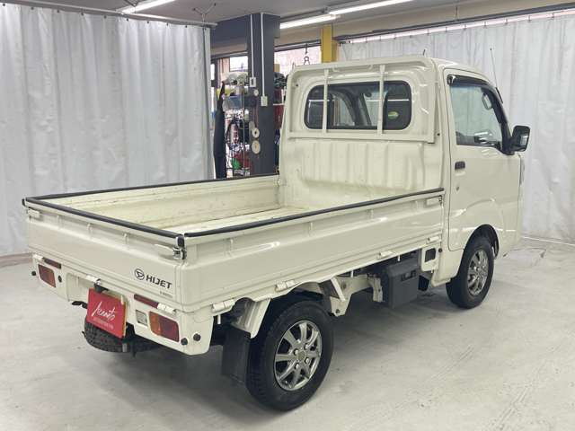 【全国納車OK】　現車をご覧になれないお客様でも、安心してお車をご購入いただける環境を整えております。 色々な角度から撮影したたくさんの画像など豊富な資料送りいたしております。