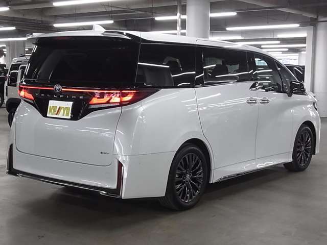 遠方（九州、沖縄除く）のお客様でも陸運局に持ちこまずに名義変更可能ですので店頭納車の場合は余計な諸費用も頂いておりません。遠方陸送納車も格安にてご納車可能です☆自走の場合は交通費相当でお届けも可能です