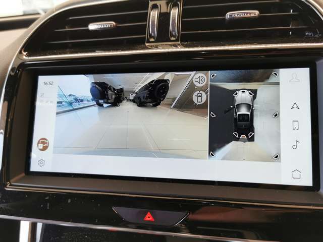 【3Dサラウンドカメラ（360°カメラ）】全方位の死角となる部分や発進時・駐車時・細い路地からの運転などカメラを通してモニターで確認することが可能です。