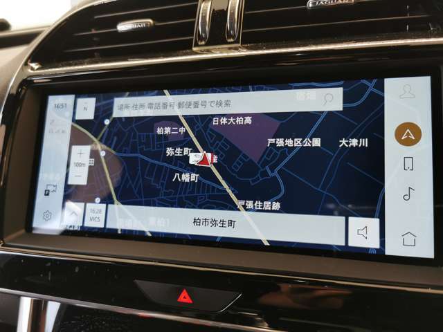 新インフォテイメントシステム「Pivi Pro」に搭載される3Dサラウンドカメラシステム。車輌AIにより車輌を含む周囲の映像を立体的に表示。よりスムーズな駐車や発進が可能となります。