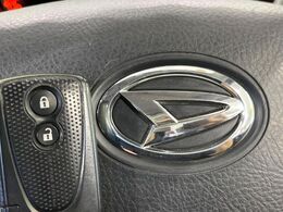 【キーレス】少し離れた場所からでもボタン一つでドアの開錠・施錠ができるのでとっても便利！ドアの鍵穴周りに傷をつけることもありません♪