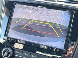 【バックカメラ】駐車時に後方がリアルタイム映像で確認できます。大型商業施設や立体駐車場での駐車時や、夜間のバック時に大活躍！運転スキルに関わらず、今や必須となった装備のひとつです！