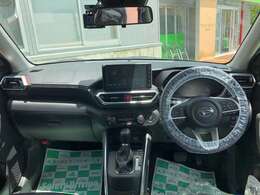 メーターやシフトレバー、スイッチ位置など運転席回りの配置はしっくりいきたいものですね！まずは座ってチェックしてみてください♪