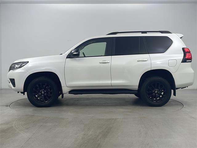 【左】当社基準による調査の結果、修復歴車と判断された車両は一部店舗を除き、販売を行なっておりません。万一、納車時に修復歴があった場合にはご契約の解除等に応じます。