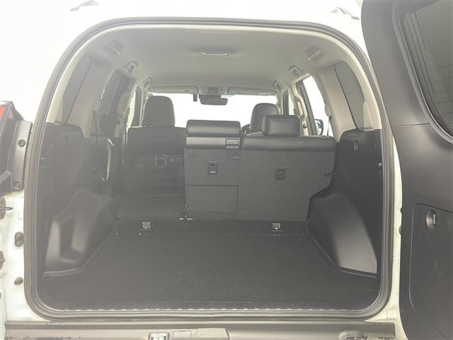 【シートアレンジ】乗せる人数、荷物によってシートをアレンジすれば、ダンボールなどの大きい荷物や、釣り具などの長尺物も載せられそうですね！