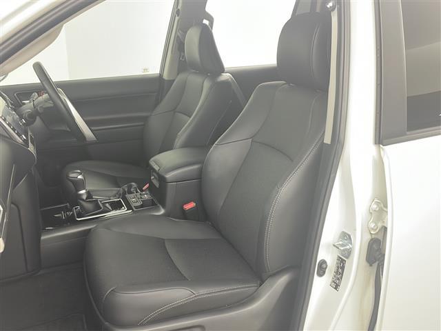 【助手席】きれいな助手席なので家族や友だちに乗ってもらっても安心です！新品のフロアマットのご注文も可能です。掲載箇所以外にご希望の写真がございましたらお気軽にお問い合わせ下さい。