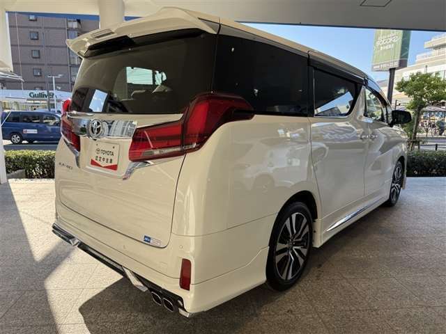 TRDのマフラーが付いています★VSC(ビークルスタビリティコントロール)搭載！急なハンドル操作や滑りやすい路面で旋回する時に横滑りを抑え、車両の姿勢維持に寄与します！