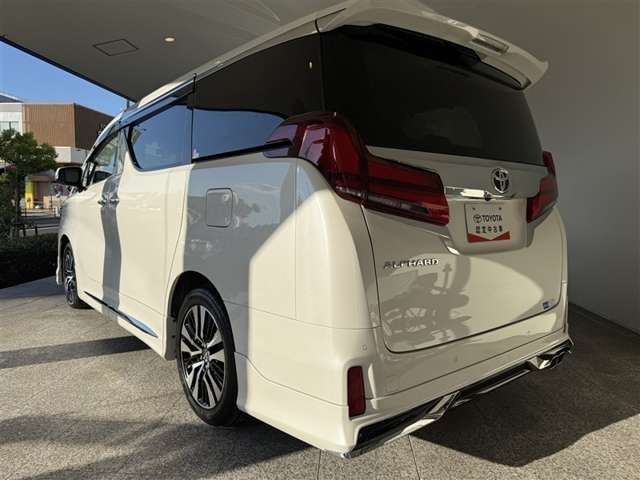 運転席・助手席・2列目シートは電動シートとなっており、シートの調節が簡単です☆助手席と2列目シートにはオットマンが装備されているので快適にお過ごしいただけます♪