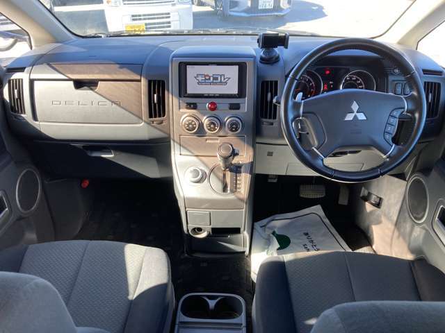 インパネ部も全体的にきれいにしてます。ご納車前には再度清掃をしてピカピカにしてご納車いたします！