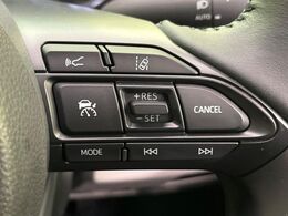 【レーダークルーズコントロール】高速道路での長距離走行が楽に！！自動で速度を保つクルーズコントロールが、衝突軽減システムと連携し、前方の車両を感知して車間を保つように速度調節してくれます！！