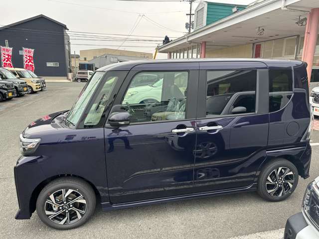 ケイカフェグループの在庫はなんと1500台以上。人気の届出済未使用車がオールメーカー豊富に揃って安心して選べます！本格的なカフェを併設した新しいコンセプトのお店です。