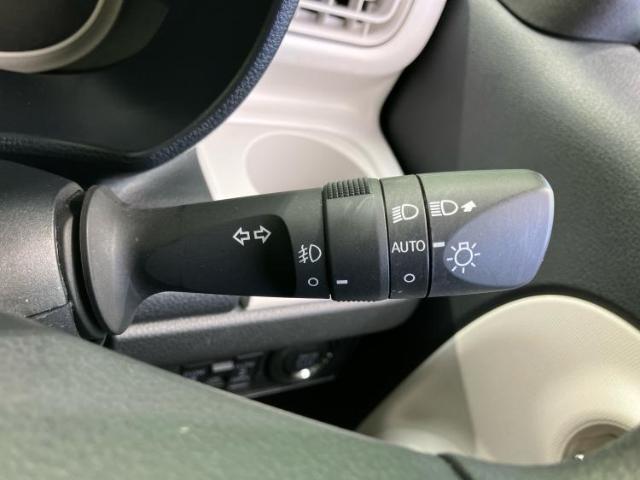 WECARSの展示場では実際に見て、触ってお車をお選びいただけます！知識の豊富な営業スタッフが様々なカーライフをご提案いたします！