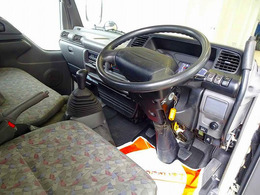 AC PS PW SRS 集中ドアロック 左電格ミラー AM/FMラジオ 排気ブレーキ 坂道発進補助装置 ハイルーフ