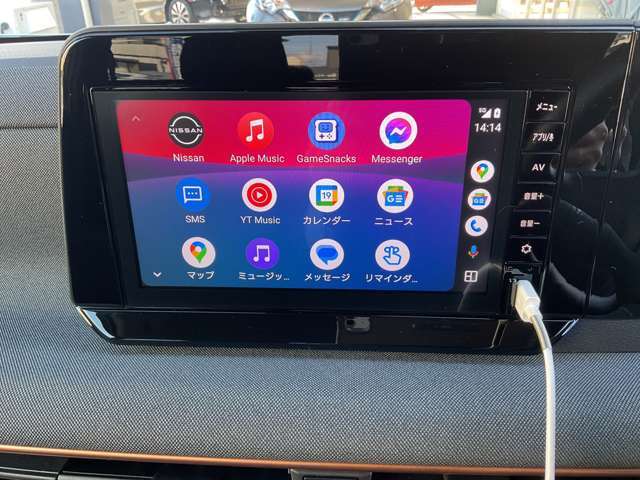 スマートフォンと接続するだけで、普段使っている地図アプリや音楽再生アプリを使うことができます。アラウンドビューモニターの表示にも対応しています。