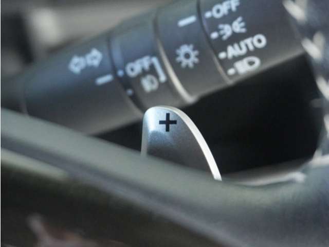 ◆パドルシフト装備◆オートマチック車でもミッション車のようなフィーリングを楽しめます。エンジンブレーキを使いたい時にも役立ちます。