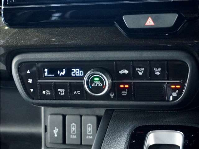 ◆オートエアコン装備◆　お好みの温度を設定をするだけで、後は、自動で風量を調節してくれます！快適にドライブが楽しめます。