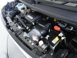 エンジンは車の心臓部分です。このエンジンルームが汚いとトラブルの基になります。当店は専用の液剤を使って徹底的に綺麗にします。