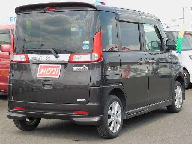 弊社は自動車（新車・中古車)の販売だけではなく、自社整備工場1カ所、鈑金工場2カ所を所有しております。