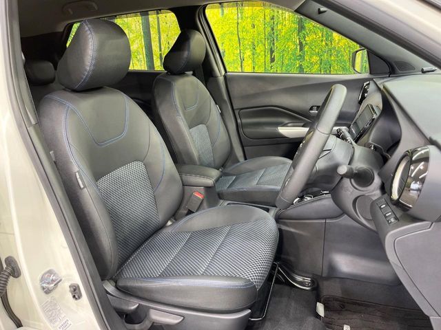 運転席シート廻りは使用感も少なく、良好な状態となっています。前オーナー様が丁寧に使っていたことがよくわかりますね。