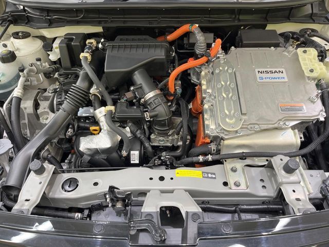 親切・丁寧な専門メカニックスタッフが応対！・車検・点検整備・事故等の修理などアフターサービスも安心。お車のカスタマイズもネクステージのサービススタッフまでご相談ください！