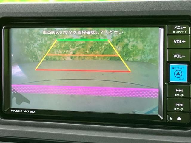 WECARSの展示場では実際に見て、触ってお車をお選びいただけます！知識の豊富な営業スタッフが様々なカーライフをご提案いたします！