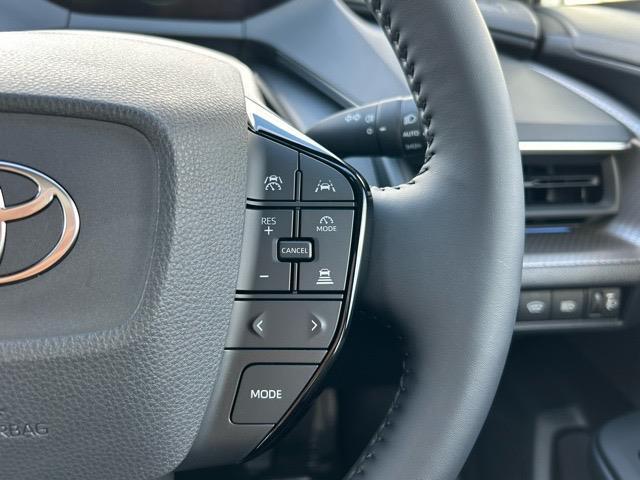 【　ステアリングスイッチ　】手元のスイッチでナビ操作が可能です！！非常に便利な機能です。取り付けのナビによってはオプション設定となっております！詳しくはスタッフまで♪