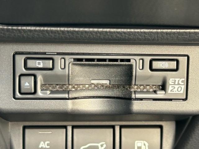 【ETC】ETCカードを挿せば料金所はノンストップ！！ETC割引も受けられるので、今の時代必須装備ですね！