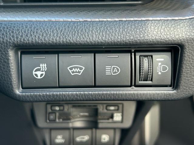 【　オートマチックハイビーム　】先行車や対向車のライトを認識し、ハイビームとロービームを自動で切り替える機能です♪