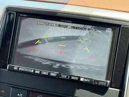 【バックカメラ】駐車時に後方がリアルタイム映像で確認できます。大型商業施設や立体駐車場での駐車時や、夜間のバック時に大活躍！運転スキルに関わらず、今や必須となった装備のひとつです！