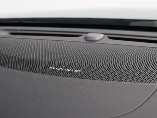 【harman/kardon】世界のオーディオファン垂涎のプレミアムサウンドシステムを搭載。原音に近い音場空間を忠実に再現。乗る人すべてに最良の音響体験を提供します。