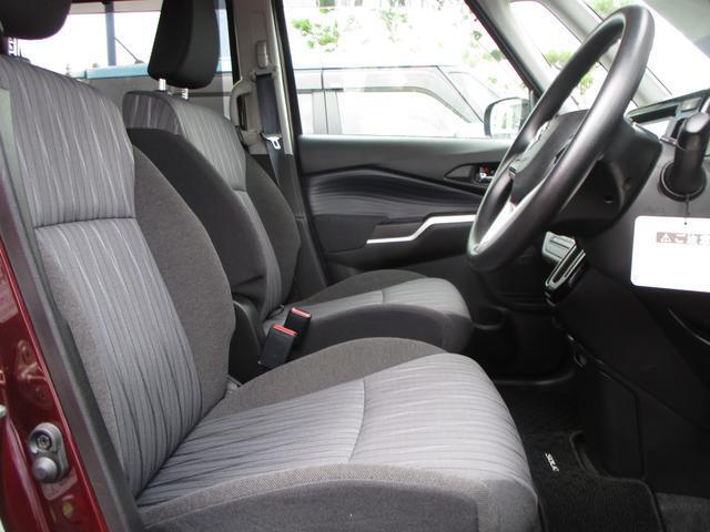 運転席　助手席は乗り降りが激しく、傷みやすい部分ですがとてもきれいな状態に保たれております！