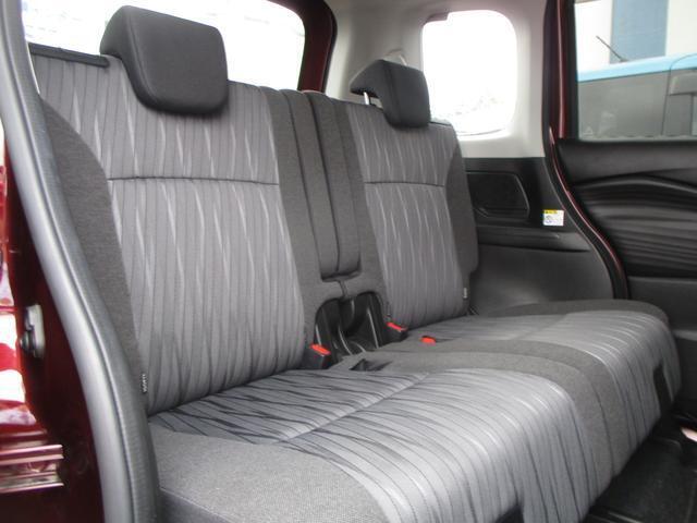 運転席側、助手席側リヤシート。使用感はなくとてもきれいな状態です！