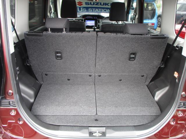 シートを立てていてもたくさん収納できる広々とした荷室