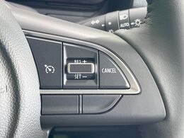 【クルーズコントロール】高速道路もラクラク走行。アクセルを離しても一定速度で走行ができ、長距離運転時の負担を軽減！加速・減速も簡単なスイッチ操作で調整できます。