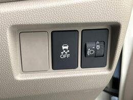 【横滑り防止装置】車両の横滑りを感知すると、自動的に車両の進行方向を保つように車両を制御します。雨の日など滑りやすい路面状況でも安全な運転が可能です。