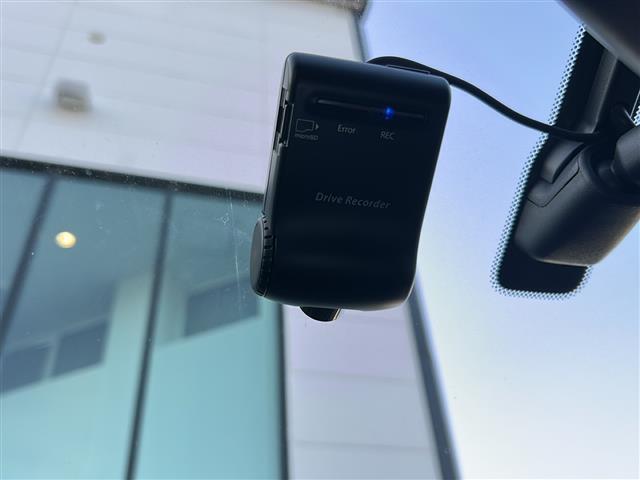 もしも事故に巻き込まれた時に目撃者がいなかったら・・・危険なあおり運転に遭遇したら・・・安心のドライブレコーダー。別途、最新ドライブレコーダーも取り扱っております！