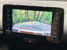 【バックカメラ】駐車時に後方がリアルタイム映像で確認できます。大型商業施設や立体駐車場での駐車時や、夜間のバック時に大活躍！運転スキルに関わらず、今や必須となった装備のひとつです！