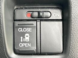 【パワースライドドア】スマートキーや運転席のスイッチでスライドドアの開閉が可能♪電動だから力を入れてドアを開ける必要が無く、小さいお子様でも、重い荷物を持っている時もラクに開け閉めできます♪