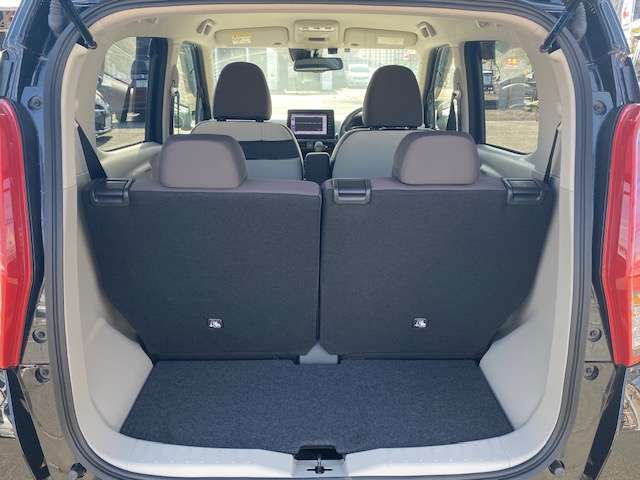 いろいろな荷物積載時、いろんなシートアレンジが可能です、