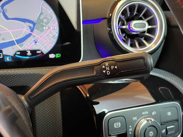 輸入車ディーラー採用のドライブレコーダーも選べます。万が一の事故の際のお守りとしていかがでしょうか？その他様々なオプションをご用意しております。