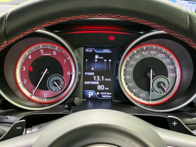 WECARSの展示場では実際に見て、触ってお車をお選びいただけます！知識の豊富な営業スタッフが様々なカーライフをご提案いたします！