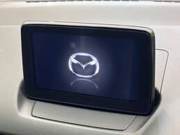 【マツダコネクトナビ】車内の雰囲気にマッチした一体型タイプのナビ。各種車輌設定やBluetooth再生等、様々な機能が楽しめます。直感的なダイヤル操作が可能で、使い勝手も良好です。